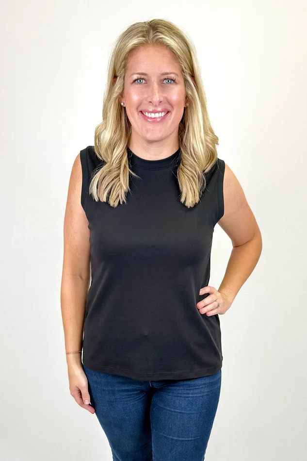 BLACK SLEEVELESS CREW NECK TOP