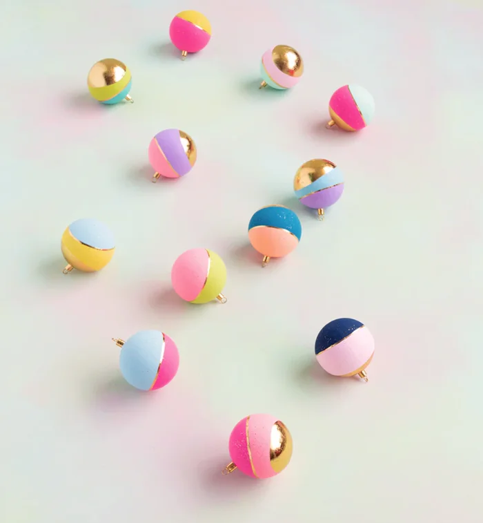 COLOR COUTURE STRIPE BALL ORNAMENT
