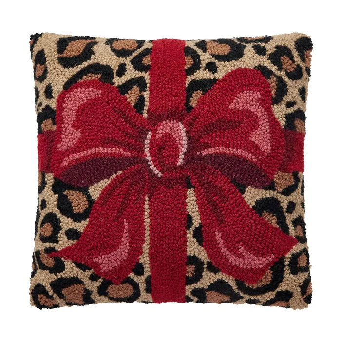 LEOPARD PRESENT HOOK PILLOW