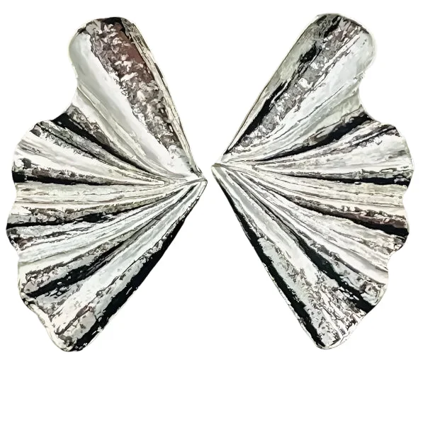 SILVER CINCHED FAN EARRINGS