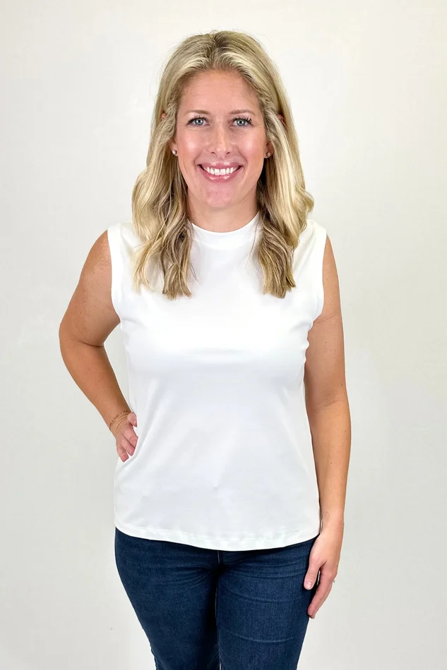 WHITE SLEEVELESS CREW NECK TOP