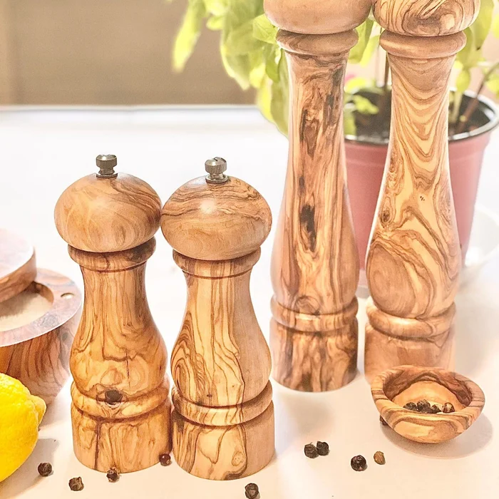 WOODEN PEPPER MILL